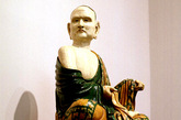 大都会博物馆藏辽代陶罗汉像（图片来源：慧海佛教资源库）