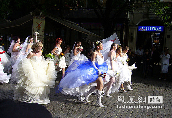 中国男人跃跃欲试邮购新娘 美国人最中意乌克兰美女 