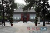 明清时期，广化寺“殿堂廊庑，规模宏大”，为京都有影响的佛刹。二十世纪六十年代，从大雄宝殿丹墀下发掘了两通断残石碑，一通是明弘治十年（1497年）立的《敕赐广化寺记》碑，仅存上面几句引文依稀可见，为研究广化寺的创建提供了宝贵的历史资料。另一通《正宗记》，明成化二年（1466年）建立，万历二十六年（1598）重修，刻有“广化寺开山第一代住持灵济号大舟”至第五代住持圆环及其弟子一百多人的道号法名。（图片来源：凤凰网华人佛教  摄影：李保华）