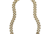 珠宝品牌Lulu Frost推出的“100 Year”珠宝系列的灵感来自于设计师Lisa Salzer的个人古董珠宝收藏。设计师将这些诞生在1860年~1960年之间的珠宝的特色元素罗列出来，一个作品上至少有6件古董珠宝的零件，组合再创造，得到一件“100 Year”珠宝作品。我们看到的这个“100 Year”珠宝首饰系列各种材质的珠宝、材质组成，花朵、叶子、昆虫都被运用到，每一款造型复杂华美的首饰，背后都蕴藏着属于不同时代的风格的时尚故事。 
