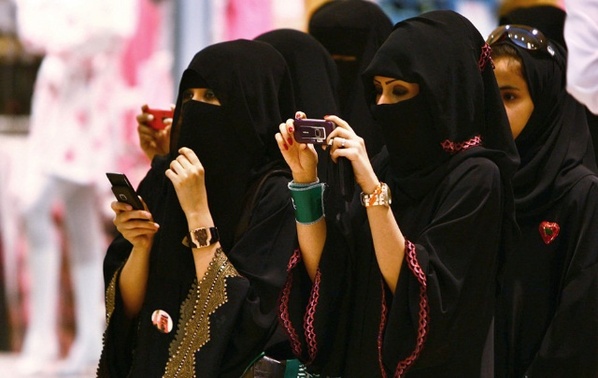 实拍沙特女人面纱下的生活