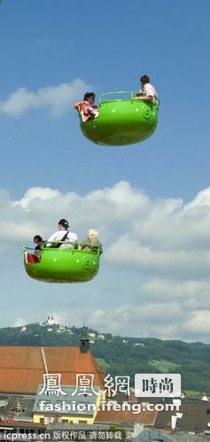 西班牙神奇隐形摩天轮 漂浮大的UFO