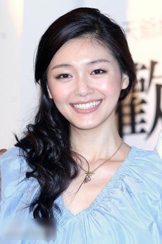 女星巧用发型减龄还瘦脸