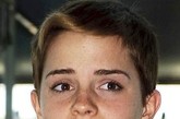 艾玛·沃特森 (Emma Watson) 素颜，小雀斑显可爱，有点小男孩气质。