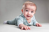 表现10：感知力强。聪明宝宝往往有突出的知觉才能，在很小的时候，就能表现出来。

