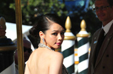 图为今年9月份在威尼斯红毯上大出风头的台湾女星徐若瑄。
