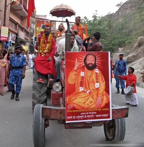 宗教圣地印度 超宗教“圣人”各显风采