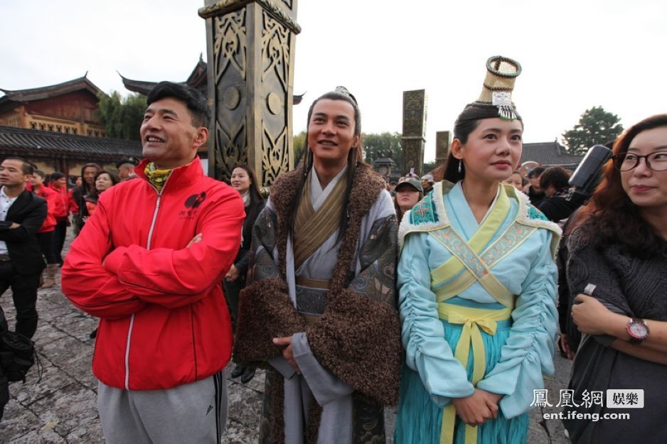 《木府风云》丽江开机 于荣光带领剧组上香祈福[高清大图]