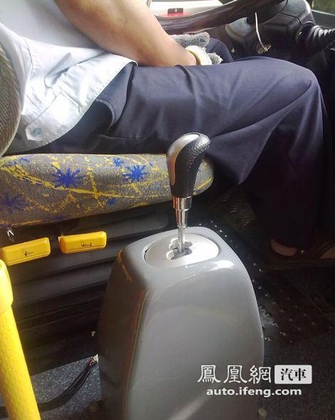 偶遇自动档公交车