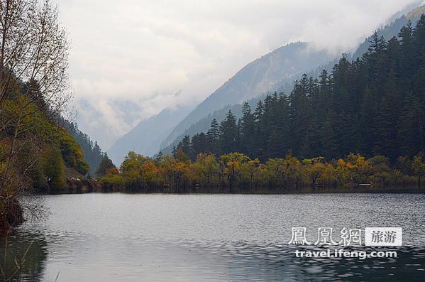 深秋自驾九寨沟 天府之地迷失斑斓色彩中