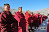 中国佛教协会也西藏佛学院发来贺信，传印会长、学诚副会长、王健秘书长向西藏佛学院的落成暨开院庆典仪式表示热烈的祝贺！  （图片来源：凤凰网华人佛教  摄影：桑吉扎西）