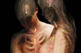 X射线下的孕妇及丈夫