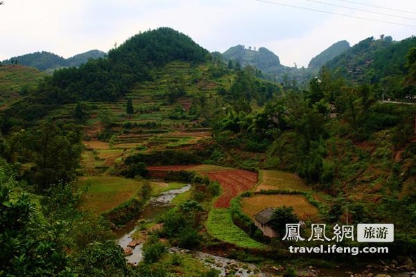 骑行神农架 层层云雾中寻觅野人踪迹