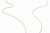 Swatch 2011圣诞特别系列首饰，采用316L不锈钢和金色PVD材料，展现了金色的温暖感与不锈钢的沁凉感。Swatch Bijoux标志性的316L不锈钢由金色PVD编织所制的精致链条串连而成。金色PVD配以不锈钢链装饰，让独特的项链、优雅的手镯、经典的耳环和耀眼的戒指，散发出阳光般温暖的气息。项链 RMB 680

