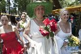 巴西圣保罗，一些着新娘礼服的女子参加新娘游行活动