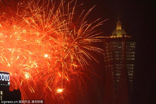 深秋渐凉夜游杭城 国际烟花大会绚烂上演