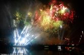 2011年10月23日晚8点，2011中国杭州西湖国际烟花大会在钱塘江和运河区域同时启幕，璀璨夺目的烟花点亮了整个杭城，百万市民和中外宾客，同享这场视觉盛宴。

