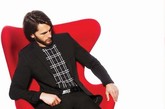 拉格菲尔德 （Lagerfeld）2012春夏Lookbook依然由深受老佛爷欢心的男模杰克·戴维斯 （Jake Davies）出境，2012春夏风格是卡尔·拉格菲尔德（Karl Lagerfeld）  惯用的简约主义，无论是拍摄手法还是服装设计，红色的座椅倒成了此组大片最抢镜的“单品”。
