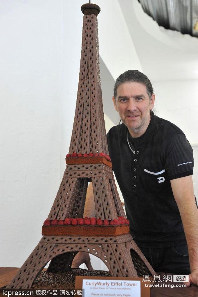 英国蛋糕雕塑展 美味化身埃菲尔铁塔