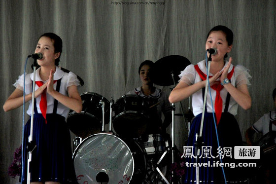 参观朝鲜重点中学实录 学生唱中国歌曲