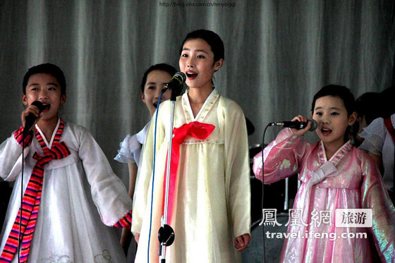 参观朝鲜重点中学实录 学生唱中国歌曲