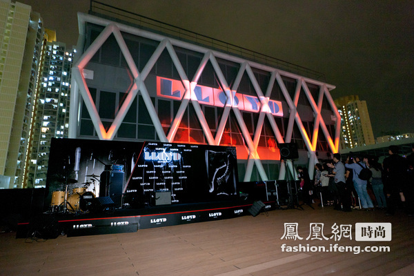 郭富城&方大同亮相德国鞋履品牌LLOYD大型4D投影秀