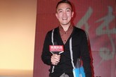 10月27日晚16:30分乔丹杯·第六届中国运动装备设计大赛在798艺术中心隆重举行。这样盛大的设计大赛引来时尚圈内众多知名人士到场参加。图为Beauty Berry设计师王玉涛。