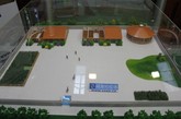 2011中国（上海）国际马业展览会上好像旋转木马一样的自动遛马机模型。