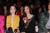 九头身美女吴佩慈与霍思燕同排看秀大秀美腿，并且期间接受了凤凰时尚的专访。
