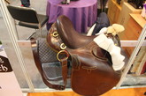  2011中国（上海）国际马业展览会上棕色的小马鞍。