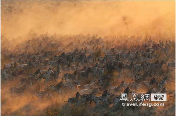 夕阳下的壮美妖艳 神秘的红色纳米布沙漠