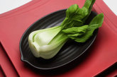 据测定，小白菜是蔬菜中含矿物质和维生素最丰富的菜。

