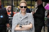 凯莉·米洛(Kylie Minogue)
Kylie Minogue这款大衣选的相当特别，“掏”袖的款式带来别样新意，宽松的版型穿起来也很舒适，配上皮靴更有前卫时尚感觉。