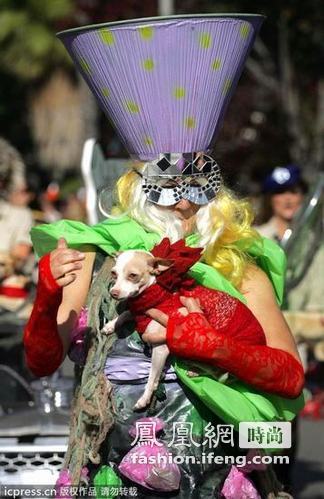美国加州举办宠物狗变装游行