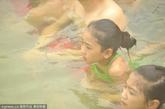 重庆男女混泡温泉，破世界基尼斯纪录。