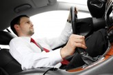 【在车上时，将MP3放在自己能够够得着的地方】开车时去拿不牢固的物品会使你撞向路障的几率增加8倍。

