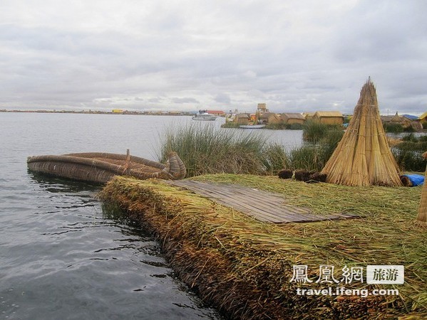 神奇浮岛 一脚就能踩穿的南美小岛