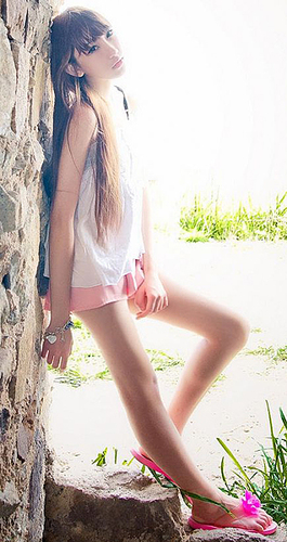陈冠希16岁嫩模小女友私房写真 大秀娇嫩美腿