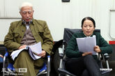 2011年11月2日，北京，继《激情燃烧的岁月》后，孙海英、吕丽萍时隔十余年再度携手演绎“激情”，共同打造其续集《石光荣和他的儿女们》。时下该剧正在北京拍摄，11月2日该剧首次向媒体开放探班。图为孙海英和吕丽萍。 