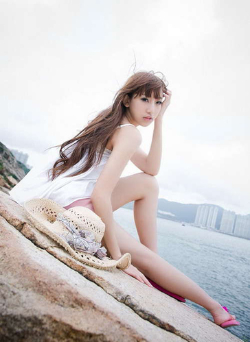 陈冠希16岁嫩模小女友私房写真 大秀娇嫩美腿