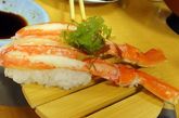 伊势海产的螃蟹大腿肉制作的寿司。