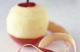 【传统苹果】问题：因为苹果树单个嫁接，因此每颗苹果都有独特的味道。正因为如此，苹果的抗害虫能力不强，因此经常需要喷洒农药。苹果是所有水果中最容易吸取农药的。解决办法：购买有机苹果。小贴士：如果你觉得有机苹果贵，买传统苹果后，确保洗干净并且去皮。 