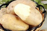 【非有机土豆】问题：根菜类蔬菜会吸收土壤中的除草剂、杀虫剂和杀菌剂。而作为日常主食的土豆，在生长期农民会喷上除草剂以防止刨土豆的时候有多余的蔓生植物。之后，土豆又会经过处理以防止发芽。解决办法：选择有机土豆。传统土豆的农药通过洗时根本洗不掉的。