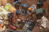 非洲村民开采黄金全过程

