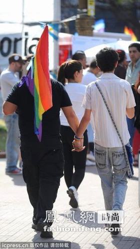 阿根廷举行浩大同性恋游行 比基尼吸眼球