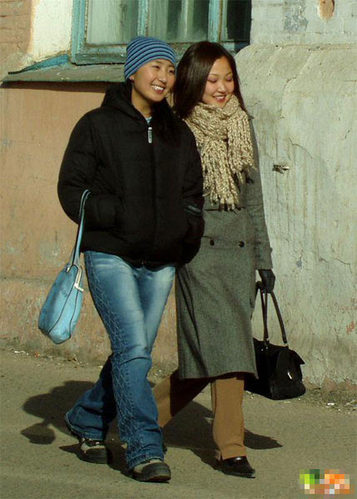 揭秘蒙古女孩的开放现代生活
