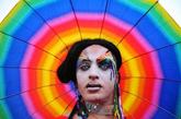 阿根廷布宜诺斯艾利斯，同性恋大游行举行。场面壮观，比基尼美女吸引眼球。
