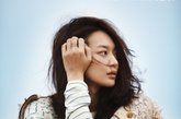 韩国女艺人申敏儿为美国品牌拍写真，秀完美修长身材。