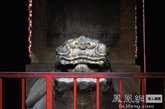 其中万寿阁是近年重修的，原阁于民国年间毁于火灾。无量佛殿两侧有巴洛克式门两座，建于清乾隆年间，在皇家寺院中风格独特。（图片来源：凤凰网华人佛教  摄影：晓愚）