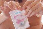 演示女用避孕套使用方法(图)